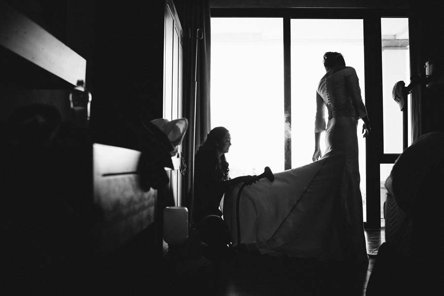 bridesmaids-with-bride-getting-ready